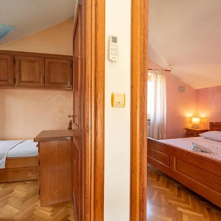 Hotel Mosaic Domain